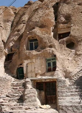 شگفت انگیزترین روستای صخرهای جهان شگفت انگیزترین روستای صخرهای جهان