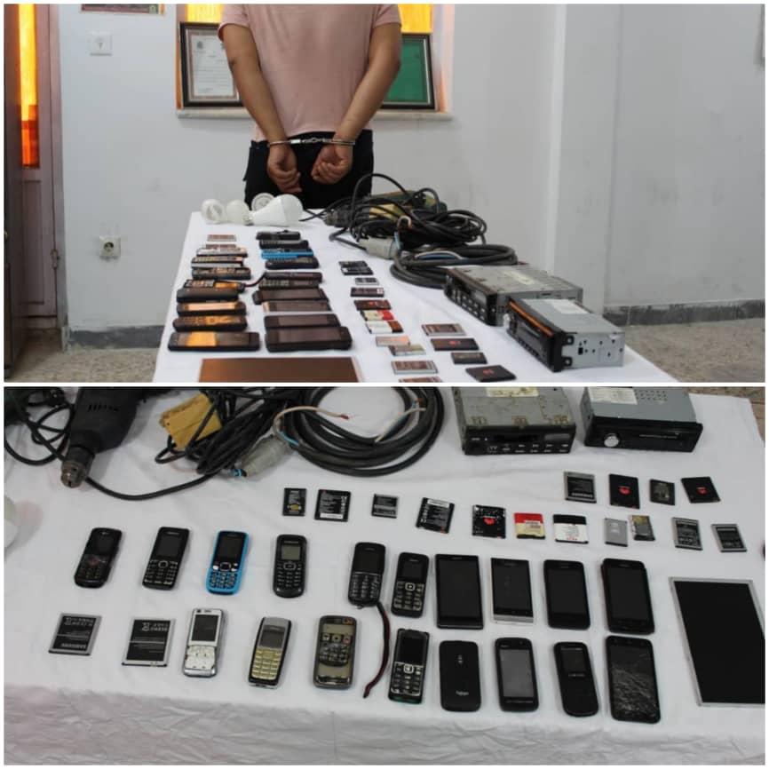 دستگیری سارق سابقه دار تلفن همراه در دزفول دستگیری سارق سابقه دار تلفن همراه در دزفول