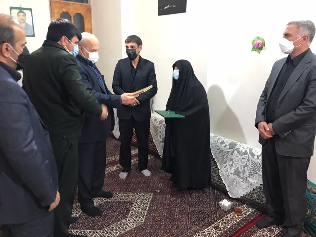 دیدار رئیس حفاطت محیط زیست با خانواده شهدای محیط بان زنجانی دیدار رئیس حفاطت محیط زیست با خانواده شهدای محیط بان زنجانی