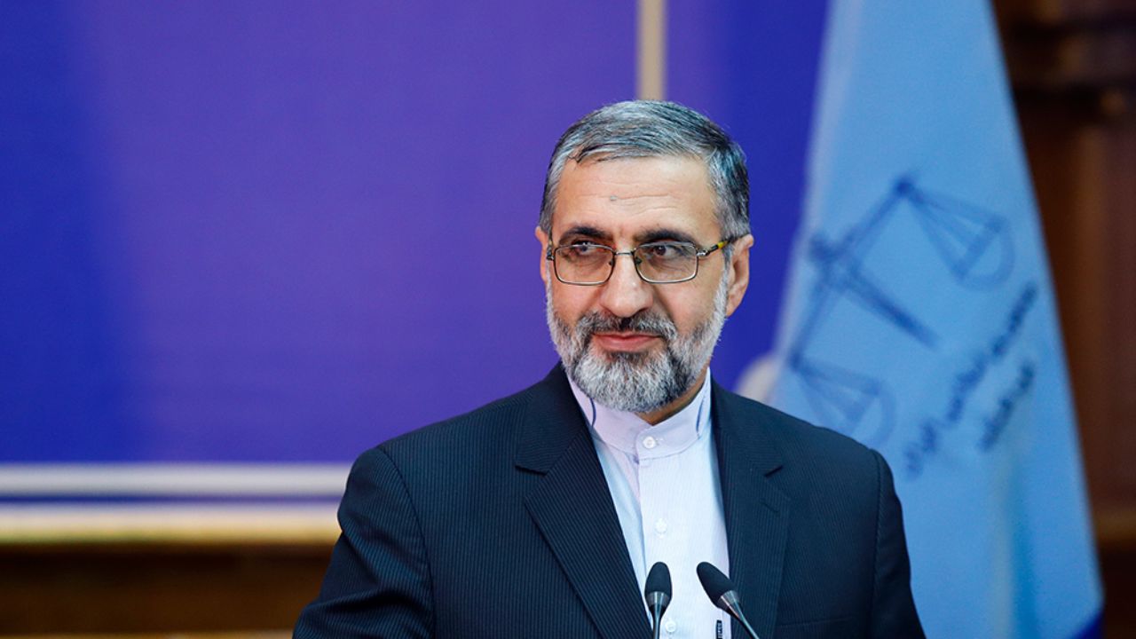 ۱۵ هزار و ۳۰۰ نفر از محکومان مشمول عفو رهبری شدند