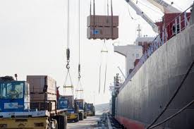 شکسته شدن رکورد حمل کالاهای اساسی از بندر امام خمینی شکسته شدن رکورد حمل کالاهای اساسی از بندر امام خمینی