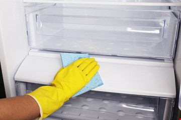 روش شستن و تمیز کردن یخچال