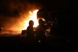 مهار حریق خودرو   و منزل مسکونی در گناباد مهار حریق خودرو   و منزل مسکونی در گناباد