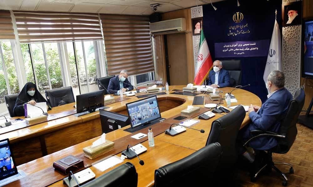 مجلس دانش آموزی، یک نهاد تشریفاتی نیست مجلس دانش آموزی، یک نهاد تشریفاتی نیست