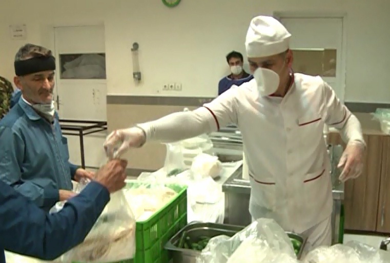 در موعد میهمانی خدا دور از کرونا ؛ بر سر سفره مواسات