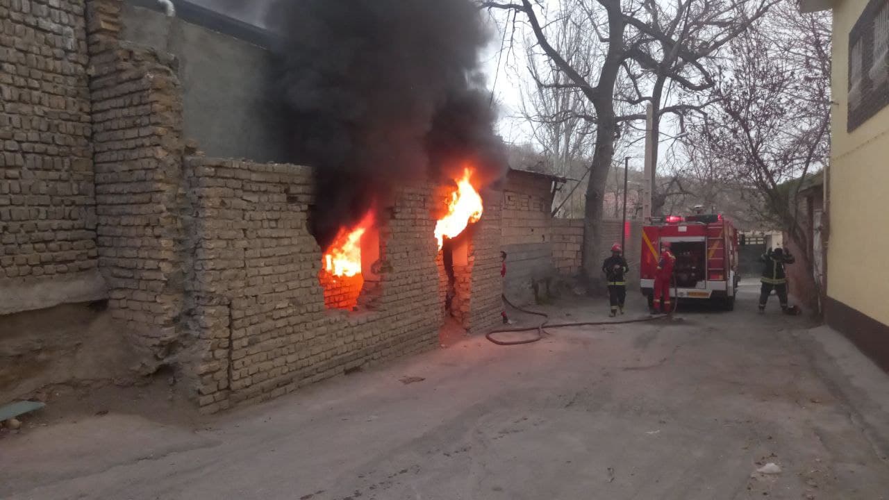 مهار آتش سوزی انبار مواد بازیافتی یک رستوران در طرقبه