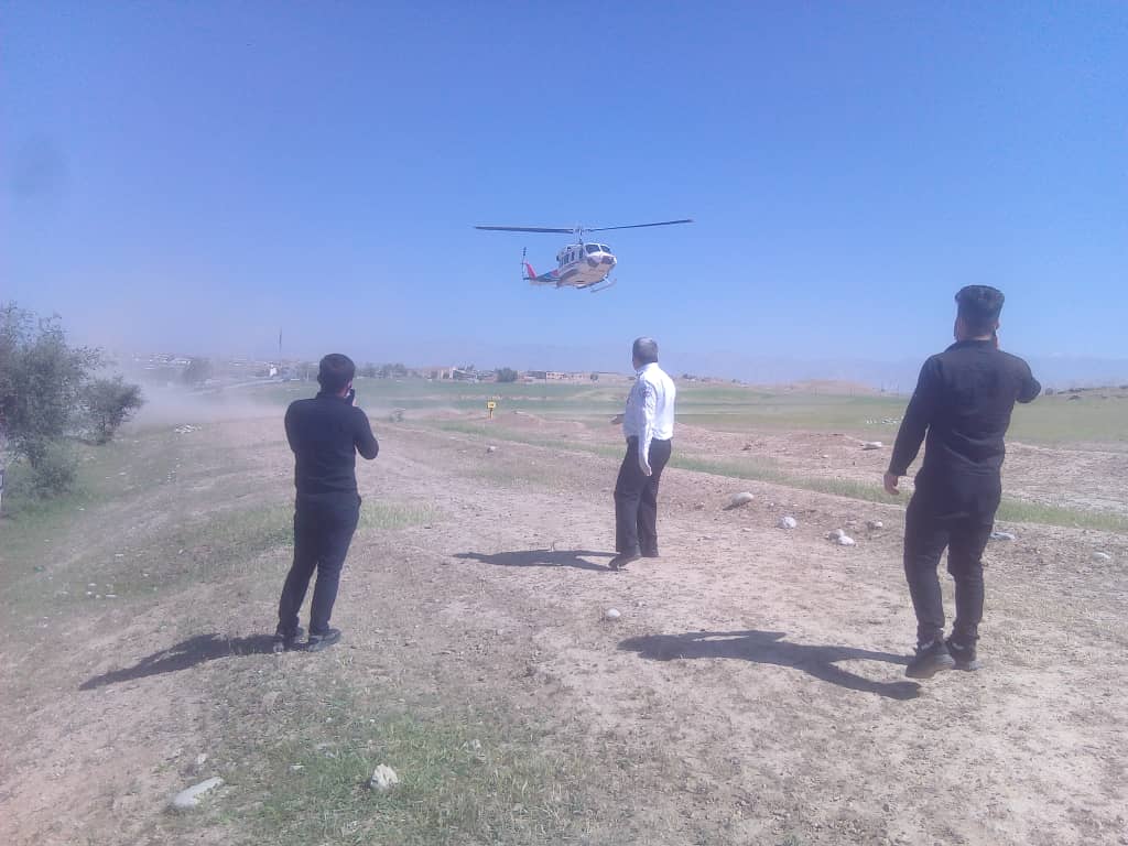 کمک امدادگران هوایی به یک مصدوم در لالی کمک امدادگران هوایی به یک مصدوم در لالی