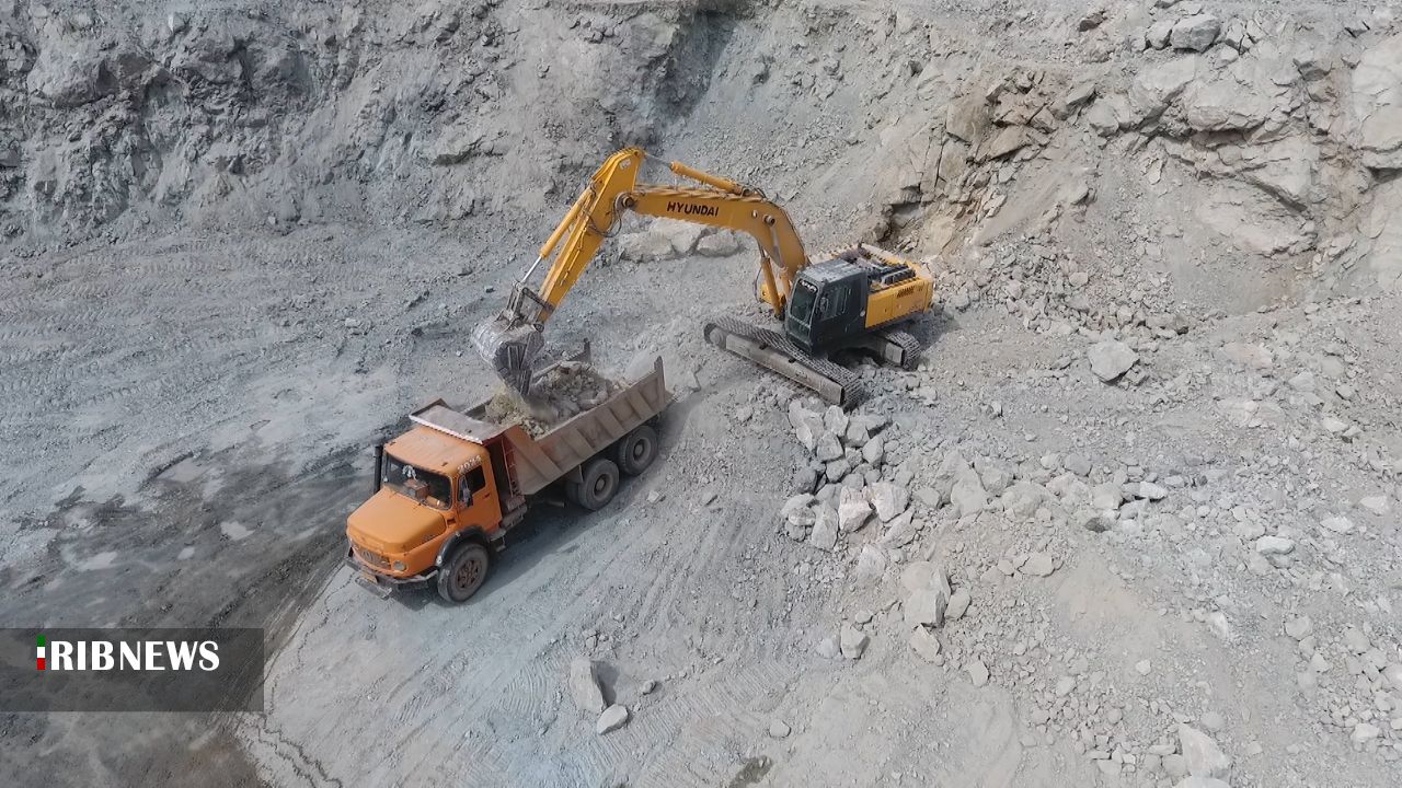 غول صنعتی بافق خاک می‌خورد