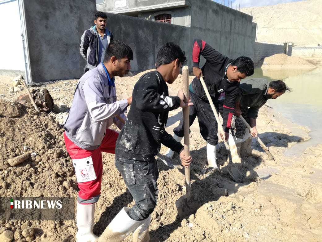 مردم و مسئولان در کنار سیل زدگان جنوب فارس