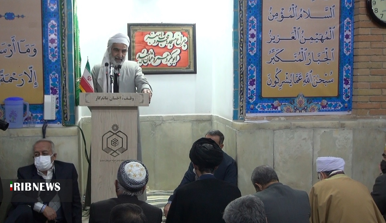 امام جمعه سنندج: وظیفه مسئولان خدمت رسانی به مردم است