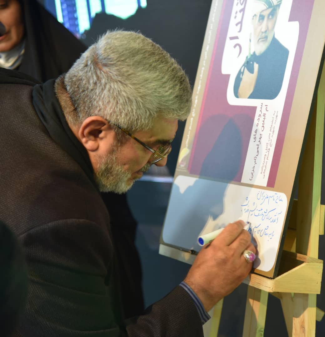 رونمایی از کتاب شعر غزل اقتدار رونمایی از کتاب شعر غزل اقتدار