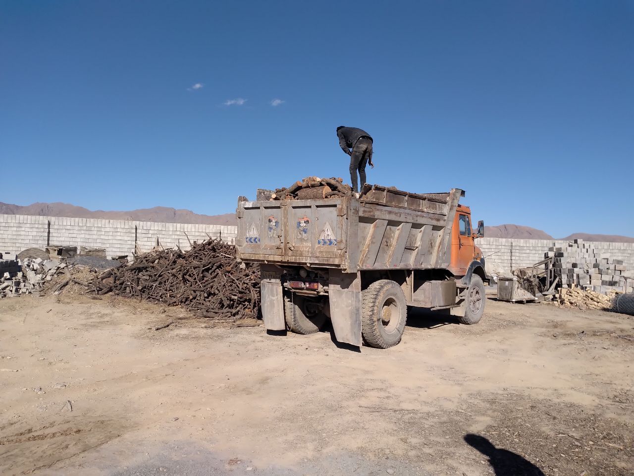 کشف و توقیف چهار تن چوب بلوط قاچاق در نجف آباد کشف و توقیف چهار تن چوب بلوط قاچاق در نجف آباد