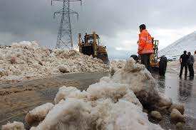 مسدود شدن مسیر ٣٧٤ روستای آذربایجانغربی در اثر بارش برف