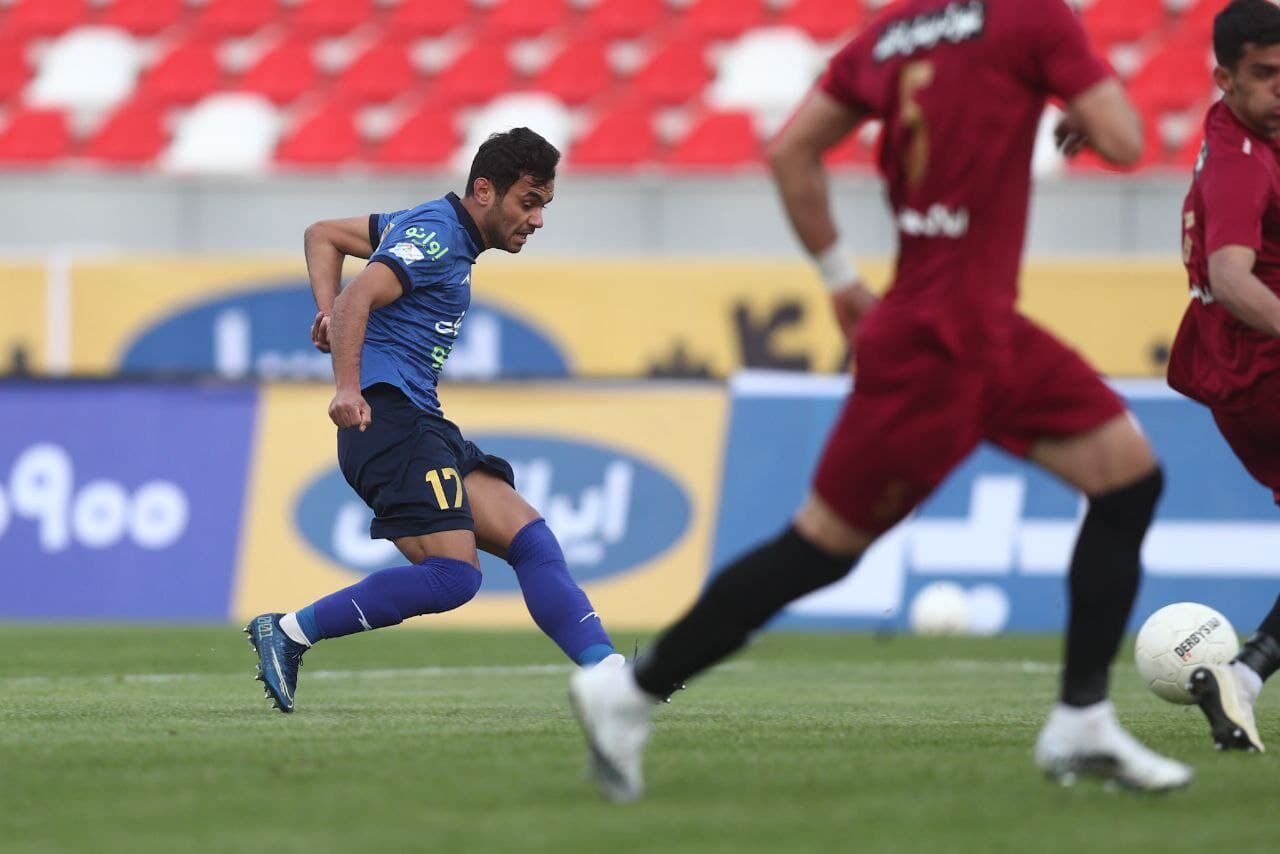 تسلیم شدن تیم فوتبال پدیده مشهد مقابل استقلال تهران تسلیم شدن تیم فوتبال پدیده مشهد مقابل استقلال تهران