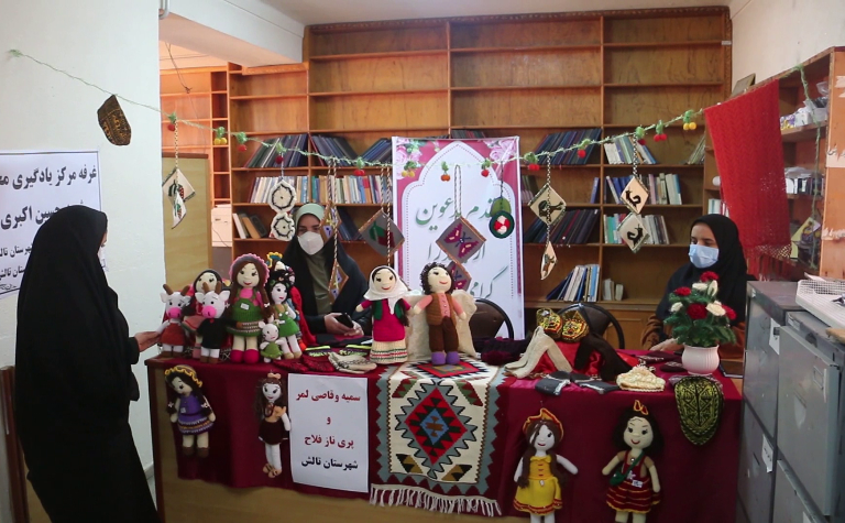 بر پایی نمایشگاه تولیدات سوادآموزان گیلانی