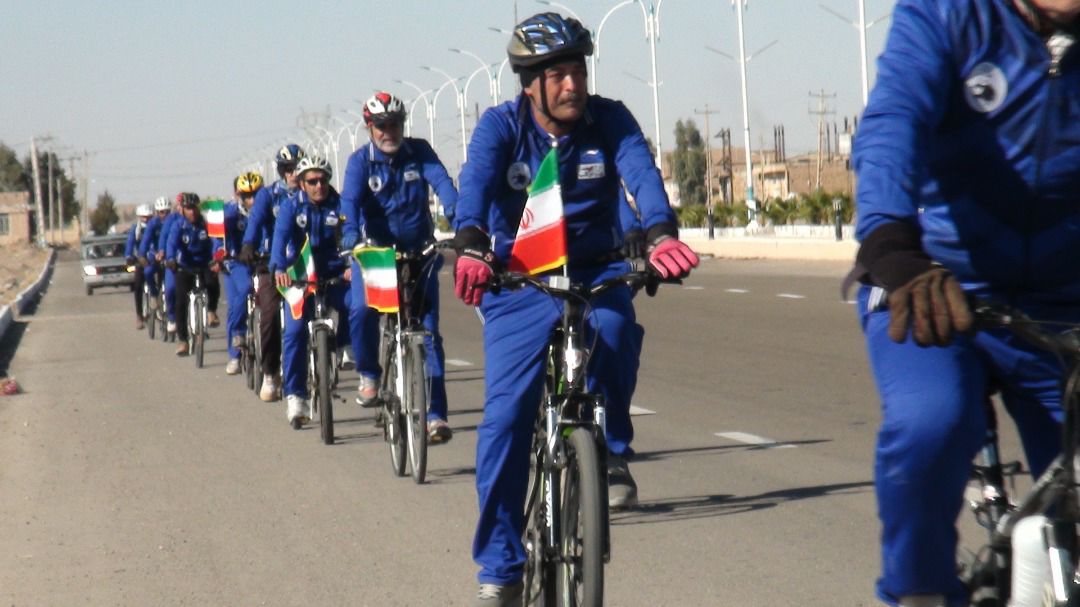 علمِ علمدار بر زمین نمانده