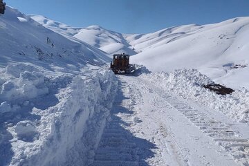۹۰ روستای مهاباد همچنان در محاصره برف ۹۰ روستای مهاباد همچنان در محاصره برف