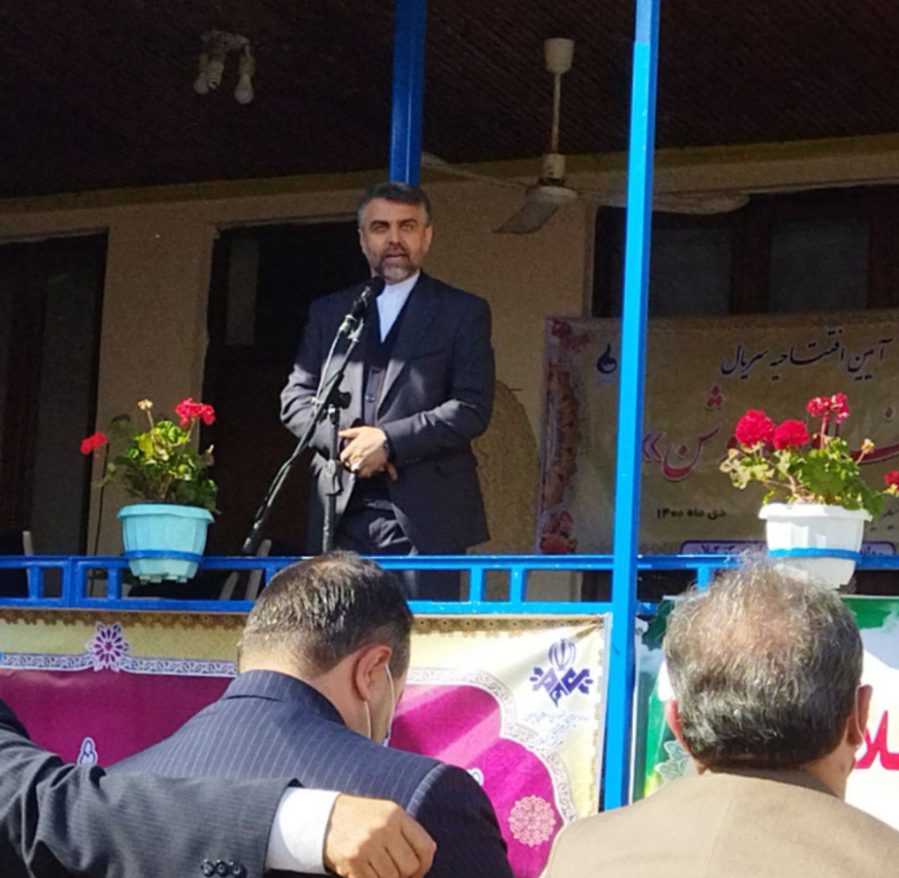 بازدید استاندار گیلان و جمعی از مسئولان استان از محل ساخت سریال خانواده روشن