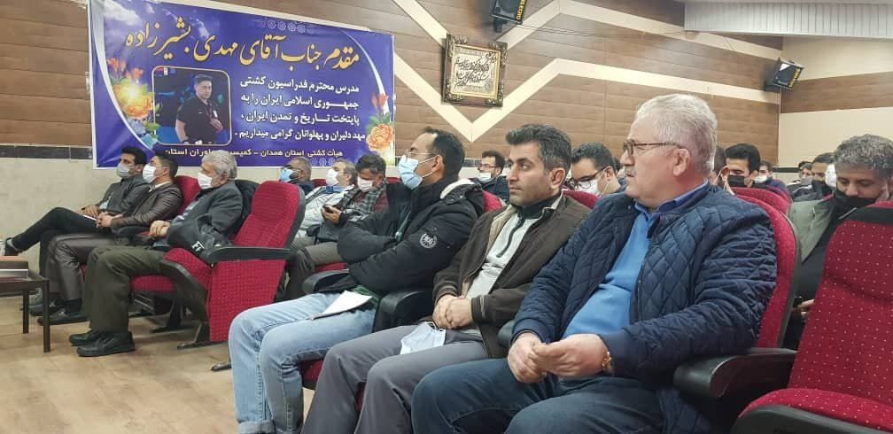 برگزاری دوره آموزش ارتقای داوری کشتی غرب کشور در همدان