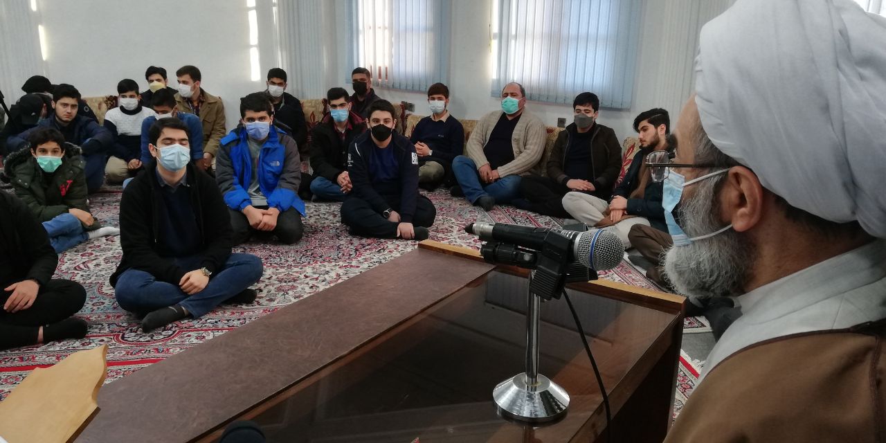 نشست صمیمی جوانان و نوجوانان با نماینده ولی فقیه در گیلان