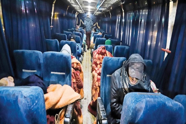 ساماندهی کارتن خواب‌ها در بهبهان با راه اندازی اتوبوس امدادی