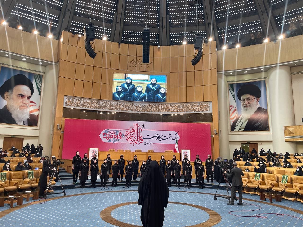 آغاز مراسم گرامیداشت روز زن آغاز مراسم گرامیداشت روز زن