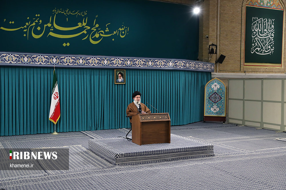 رهبر انقلاب گفتند:جمهوری اسلامی ایران همواره مخالفت با جنگ و تخریب در همه مناطق دنیا است و علاج بحران اوکراین و قضاوت درباره آن را منوط به شناخت ریشه‌های واقعی آن می‌دانیم