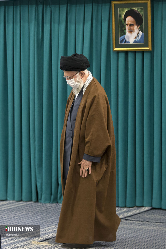 رهبر معظم انقلاب در سخنانی به مناسبت خجسته عید مبعث، مهمترین هدیه اسلام و بعثت به بشریت را دعوت به «تفکر و عقلانیت» و «تزکیه و مفاهیم اخلاقی» برای مقابله با جاهلیت دانستند