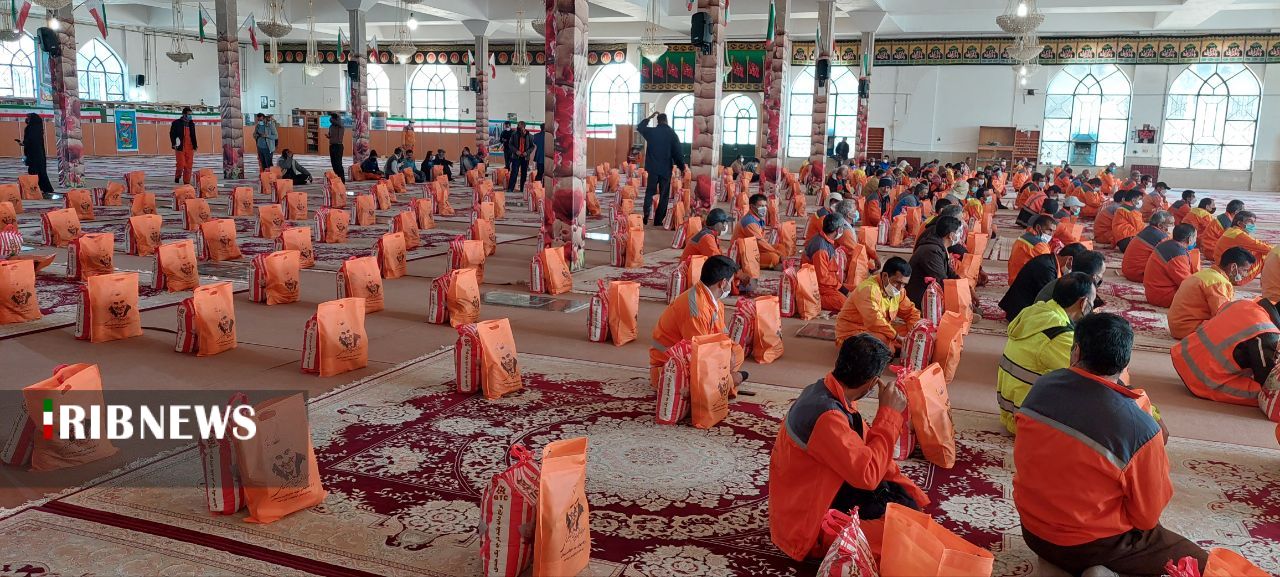 توزیع ۲۸۴ بسته معیشتی بین پاکبانان شهرداری یاسوج