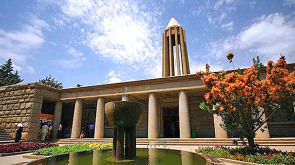 آرامگاه بوعلی سینا در همدان تلفیقی از هنر و طب آرامگاه بوعلی سینا در همدان تلفیقی از هنر و طب