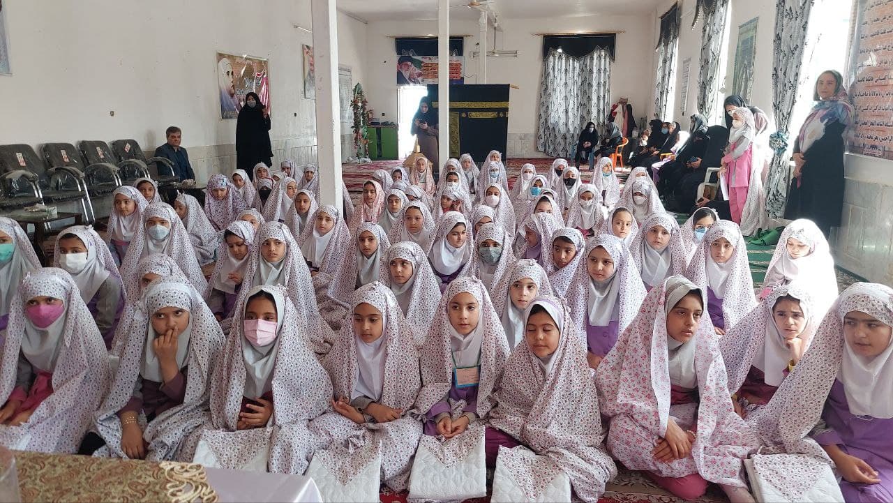 جشن تکلیف بیش از ۴۰۰ دانش آموز دختر بردسکنی جشن تکلیف بیش از ۴۰۰ دانش آموز دختر بردسکنی