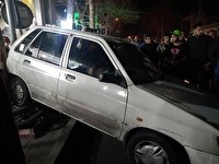 برخورد پراید با عابران و تیر برق در بازار مولوی برخورد پراید با عابران و تیر برق در بازار مولوی