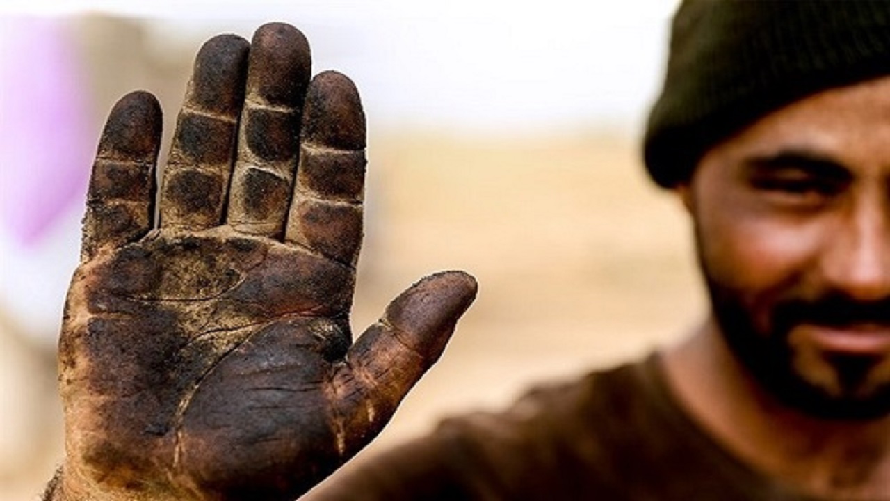 چرخ جامعه به دست توانای کارگران می‌چرخد