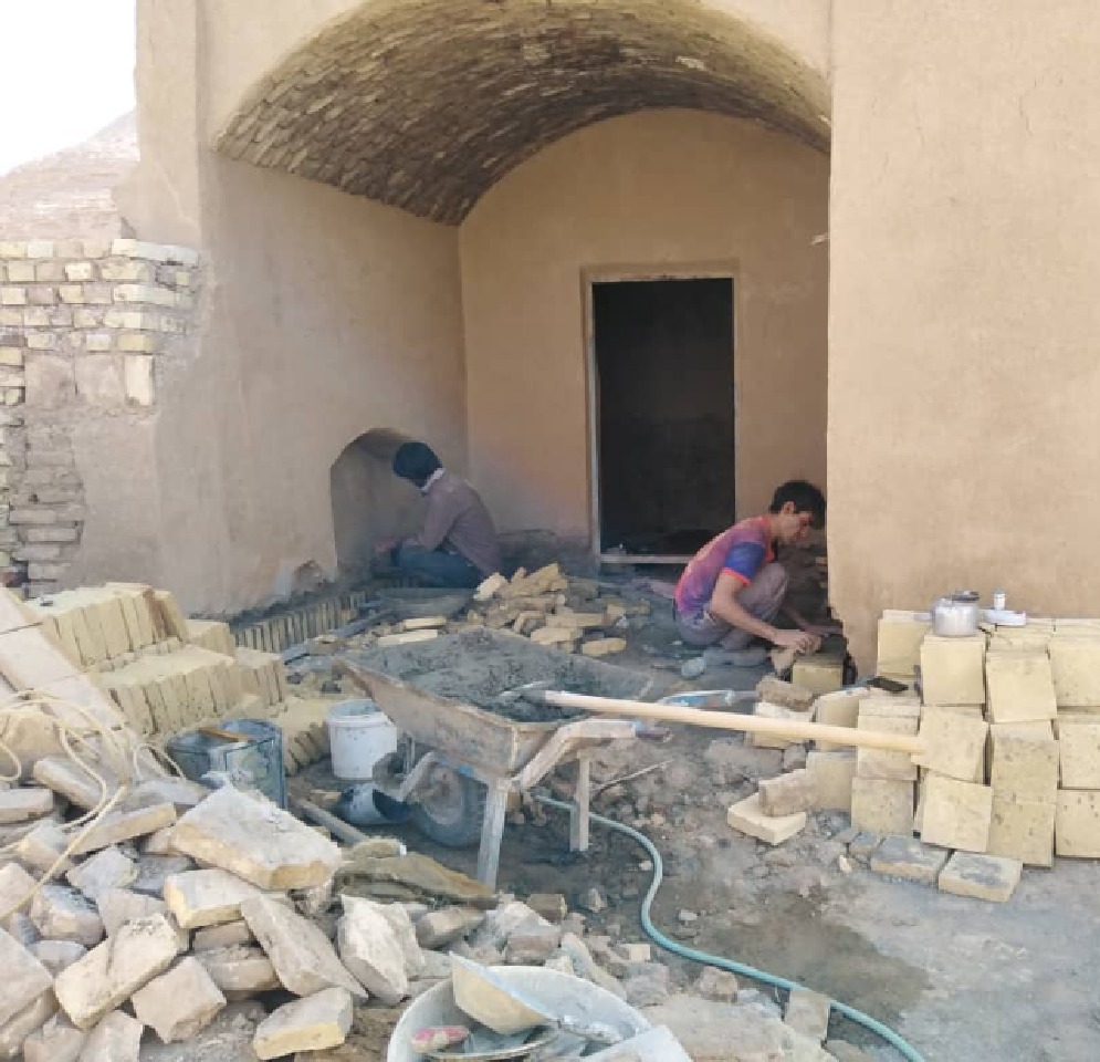 آغاز مرمت حسینیه کاکامیر بافق آغاز مرمت حسینیه کاکامیر بافق