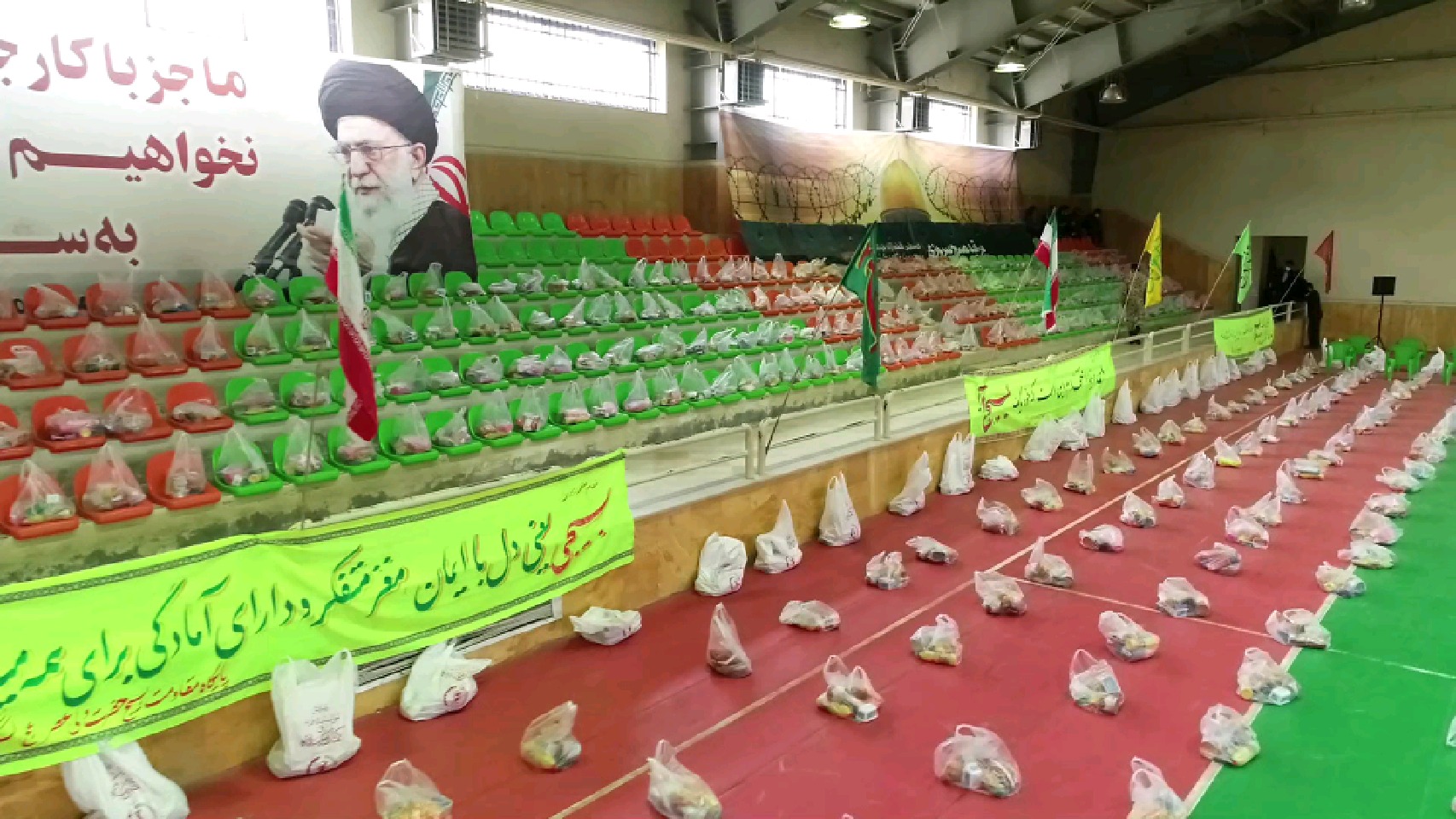 توزیع بیش از 3 هزار بسته معیشتی در سیاهکل توزیع بیش از 3 هزار بسته معیشتی در سیاهکل