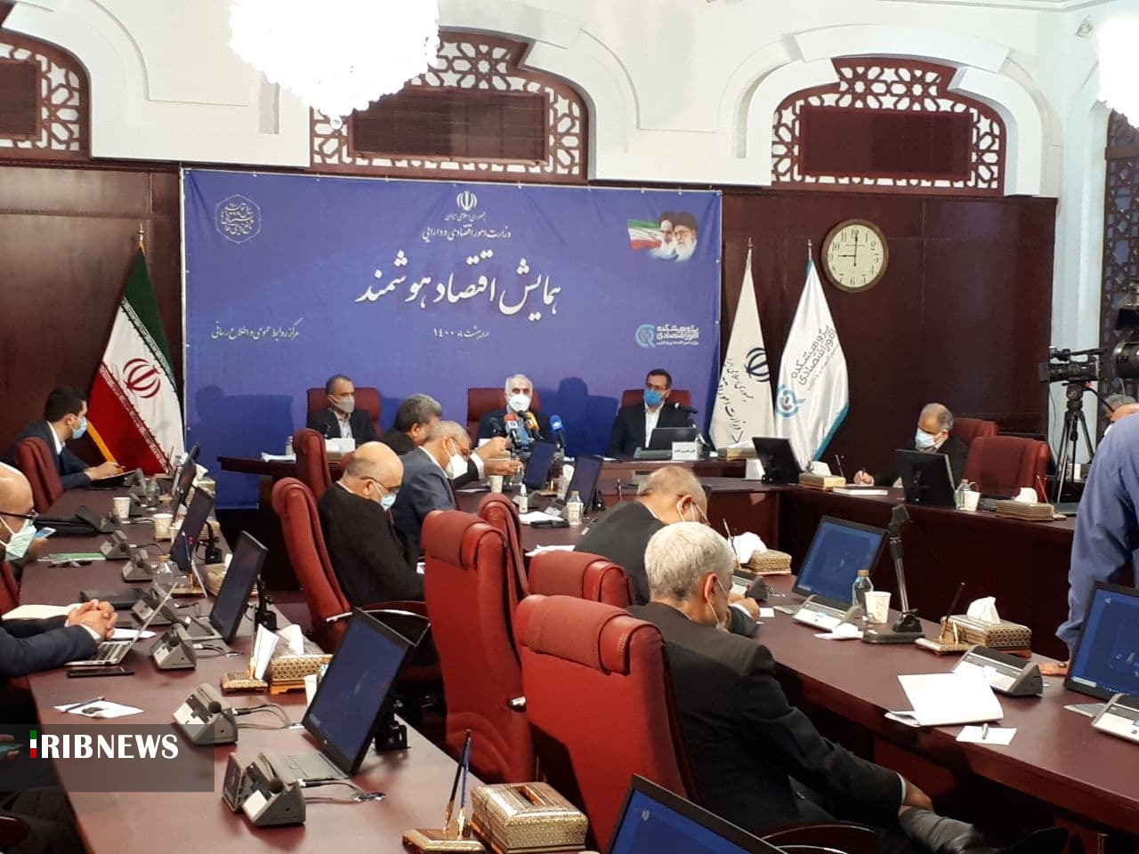 آغاز همایش اقتصاد هوشمند با حضور وزیر اقتصاد آغاز همایش اقتصاد هوشمند با حضور وزیر اقتصاد