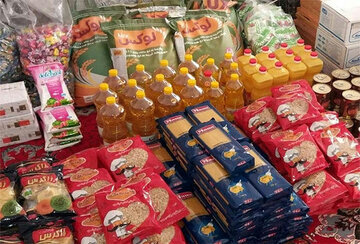 اهداء کمک های مردمی معلمان به زلزله زدگان دنا