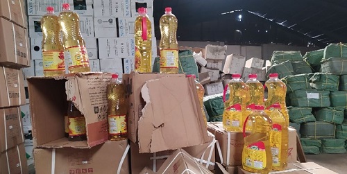 کشف هزاران کیلو انواع روغن خوراکی احتکار شده در مشهد کشف هزاران کیلو انواع روغن خوراکی احتکار شده در مشهد
