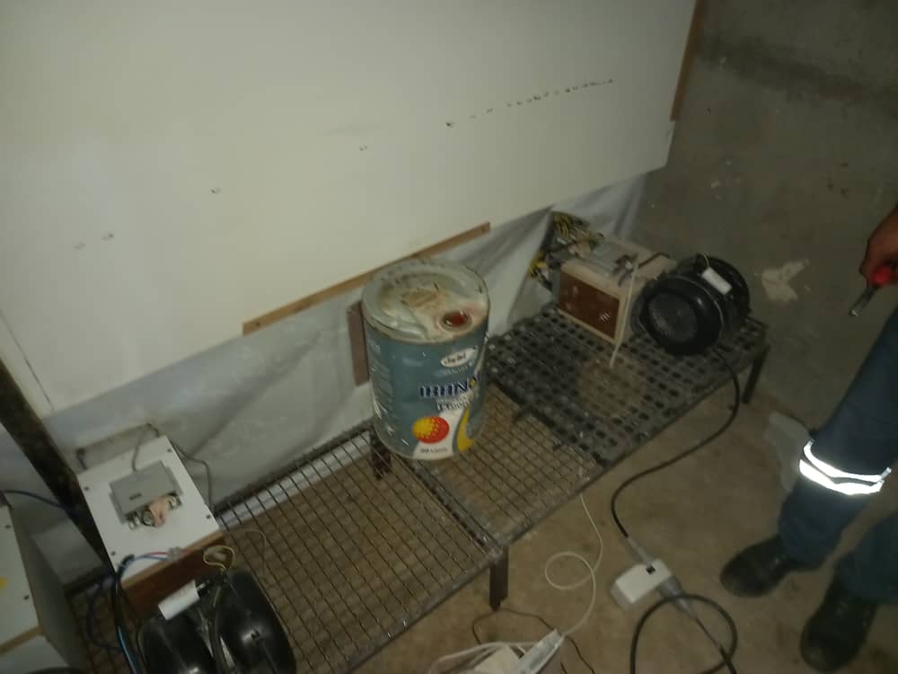 کشف مزرعه استخراج غیر قانونی ارز دیجیتال در مهاباد کشف مزرعه استخراج غیر قانونی ارز دیجیتال در مهاباد