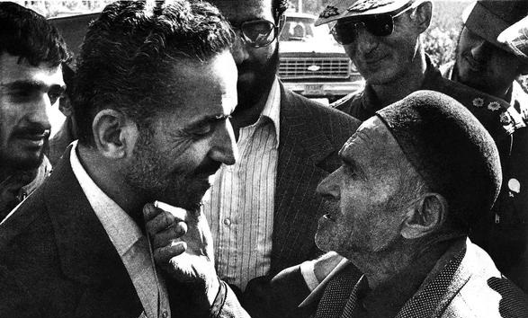 مخالفت شهید رجایی با متن تبلیغات زیر تصویر او