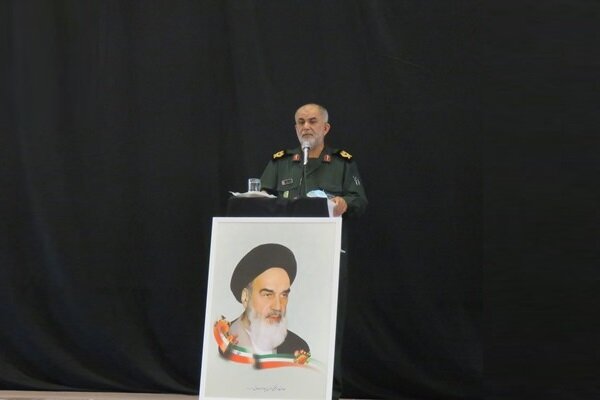 امام خمینی (ره) مسیر رسیدن به خدا را در مبارزه علیه باطل می&zwnj;دانست