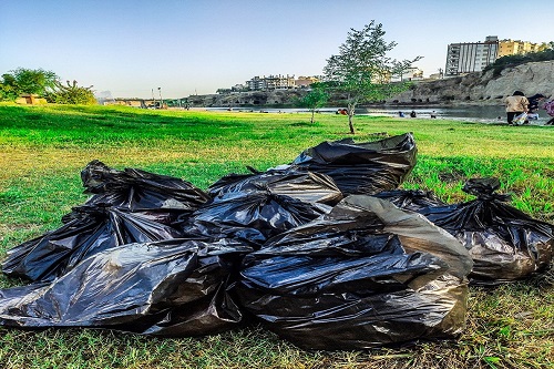 پاکسازی حاشیه رودخانه دز توسط دانشجویان علوم پزشکی دزفول پاکسازی حاشیه رودخانه دز توسط دانشجویان علوم پزشکی دزفول