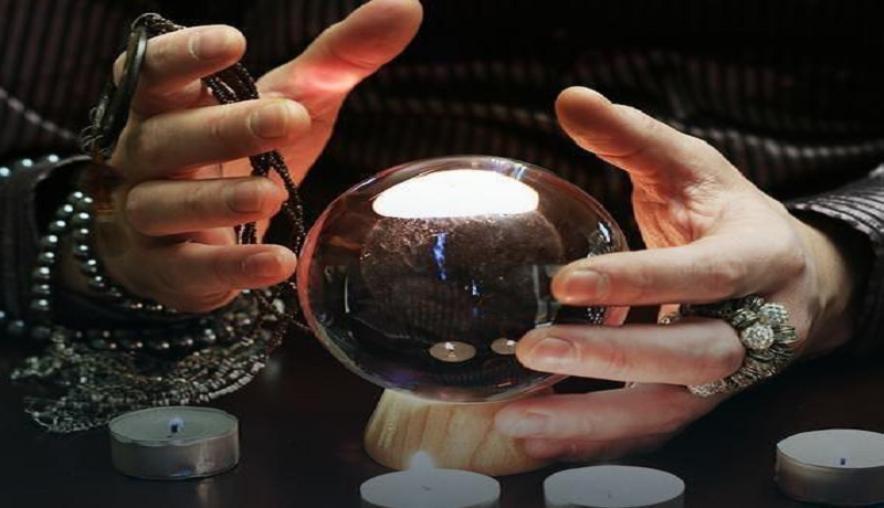 جستجوی خوشبختی در بیراهه رمالی و دعانویسی