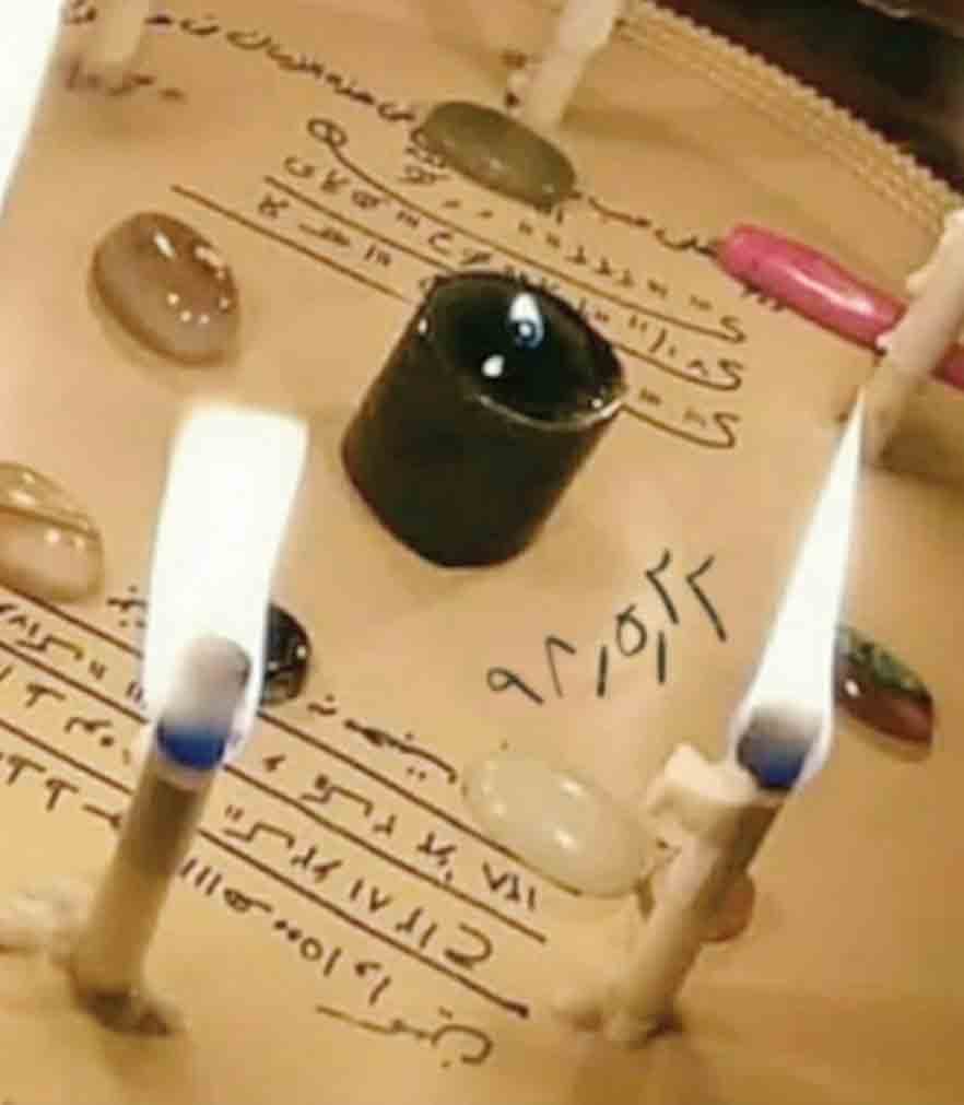 جستجوی خوشبختی در بیراهه رمالی و دعانویسی