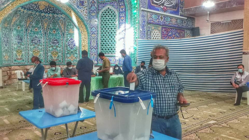 حضور حماسی خرمشهریها پای صندوقهای رای حضور حماسی خرمشهریها پای صندوقهای رای