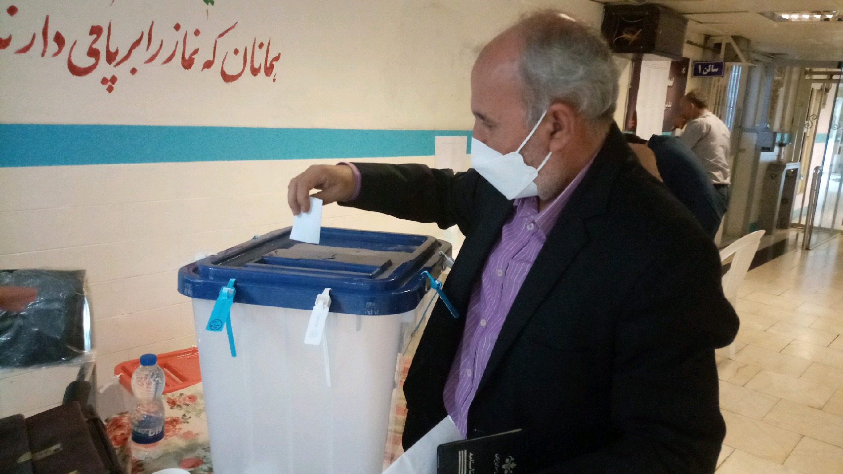 حضور زندانیان در پای صندوق‌های رای