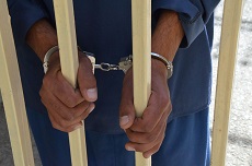 کلاهبرداری ۷۰ میلیارد ریالی با ارائه چکهای مسروقه و بلا محل کلاهبرداری ۷۰ میلیارد ریالی با ارائه چکهای مسروقه و بلا محل