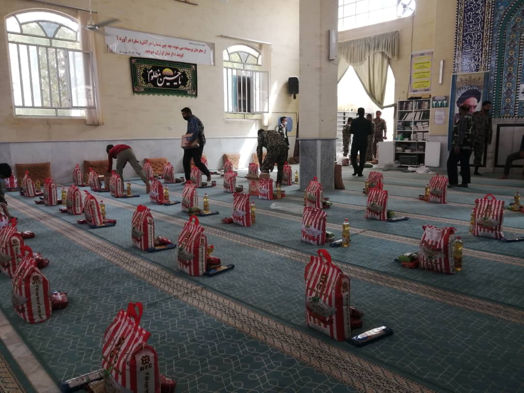 توزیع ١٠٠ بسته معیشتی بین نیازمندان خاتم توزیع ١٠٠ بسته معیشتی بین نیازمندان خاتم