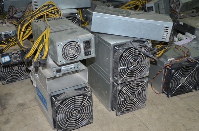 کشف ۱۹ دستگاه ماينر قاچاق در مراغه کشف ۱۹ دستگاه ماينر قاچاق در مراغه