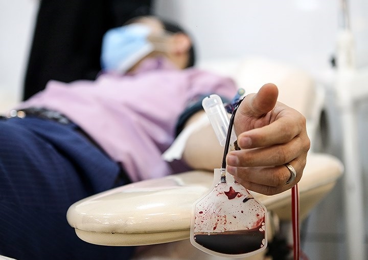 اهدای خون جمعی از مردم نهبندان در روز میلاد ثامن الحجج